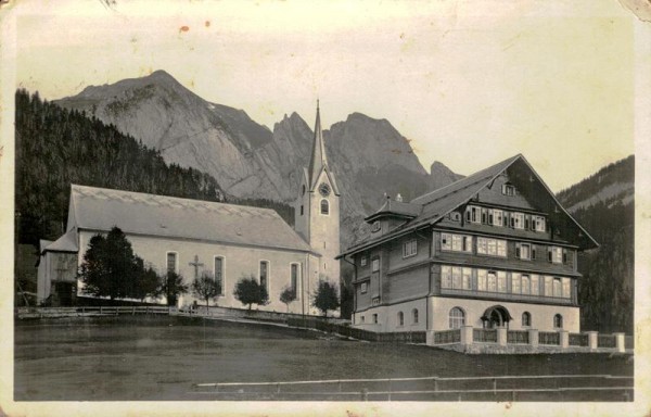 Wildhaus, Kirche und neues Schulhaus Vorderseite