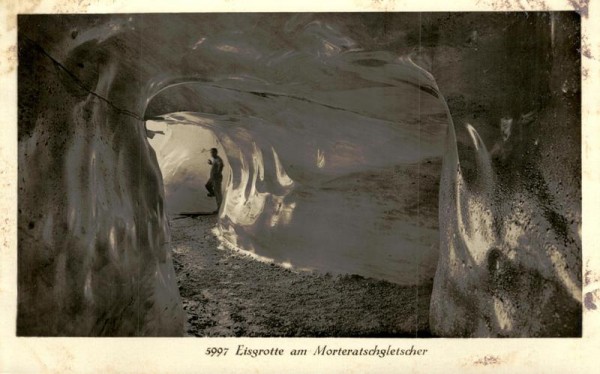 Eisgrotte am Morteratschgletscher Vorderseite