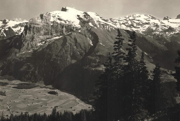 Panorama von Ristis-Station. Der Titlis Vorderseite