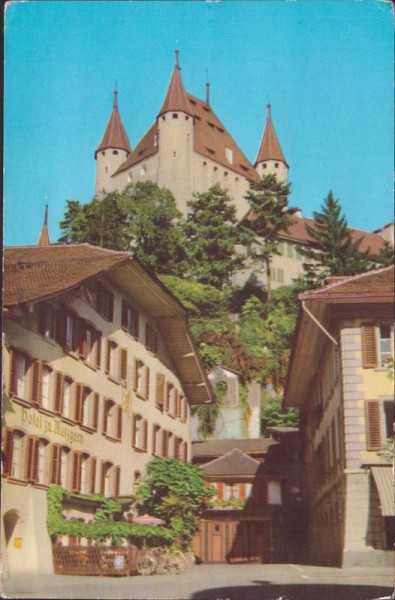 Schloss Thun mit Rathausplatz Vorderseite