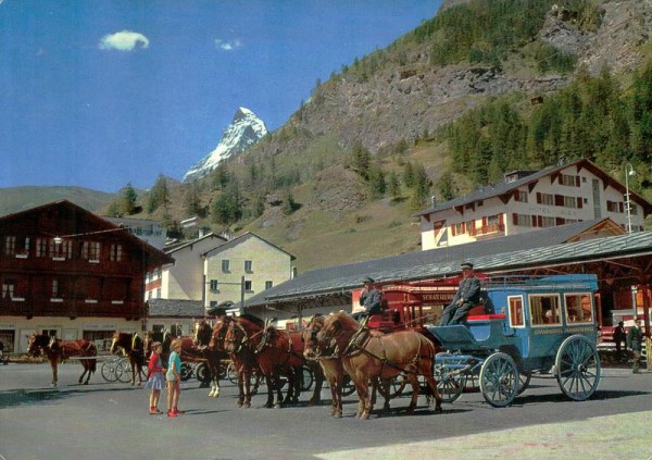 Bahnhofplatz in Zermatt Vorderseite