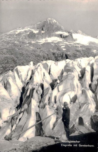 Rhonegletscher. Eisgrotte mit Gerstenhorn Vorderseite