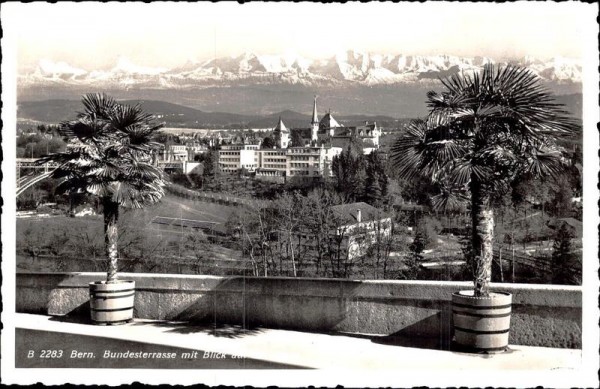 Bundesterrasse mit Blick auf die Alpen (Bern) Vorderseite