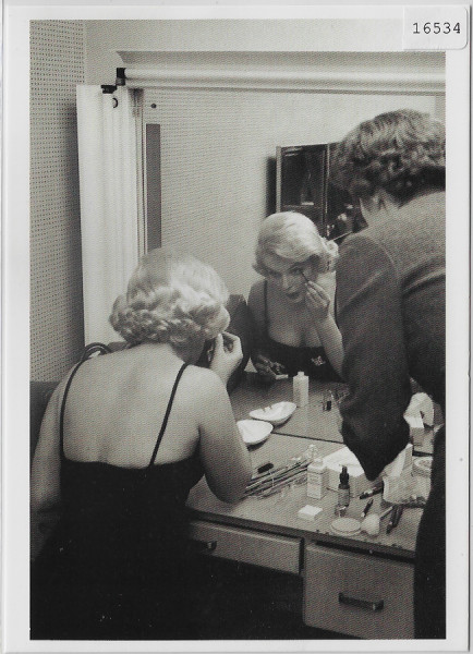 Marilyn Monroe making up for photo session at Chicago Tribune studio 1959 - Photo: Manfred Linus