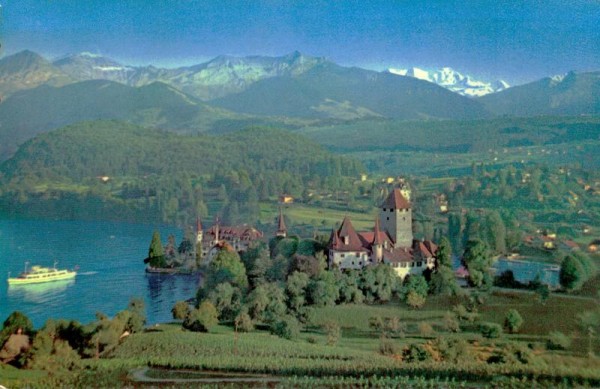 Spiez mit Blick auf die Blümlisalp Vorderseite
