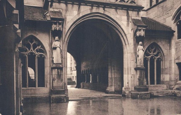 Eingang z. Hof der ehem. Fraumünsterabtei. 1911 Vorderseite