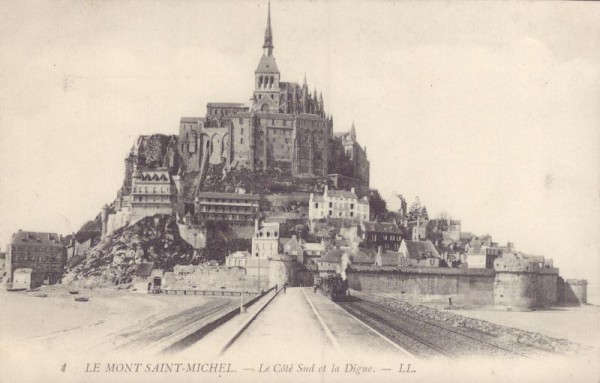 Le Mont Saint-Michel - Le Côté Sud et la Digue