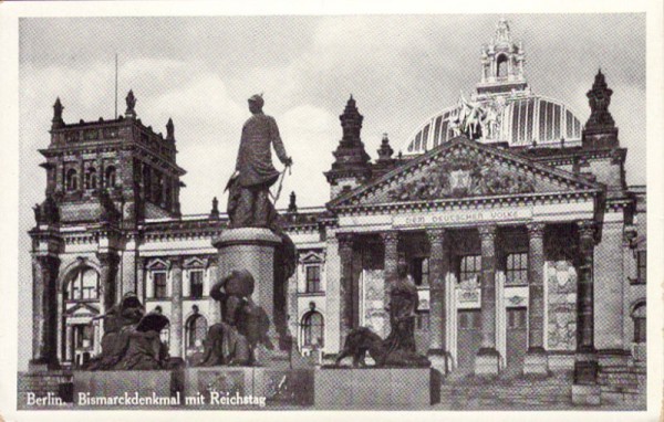 Berlin - Bismarckdenkmal mit Reichstag