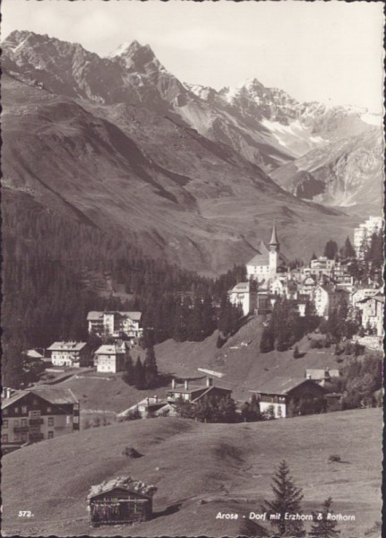 Arosa - Dorf mit Erzhorn und Rothorn