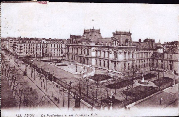 Lyon - La Préfecture et ses Jardins