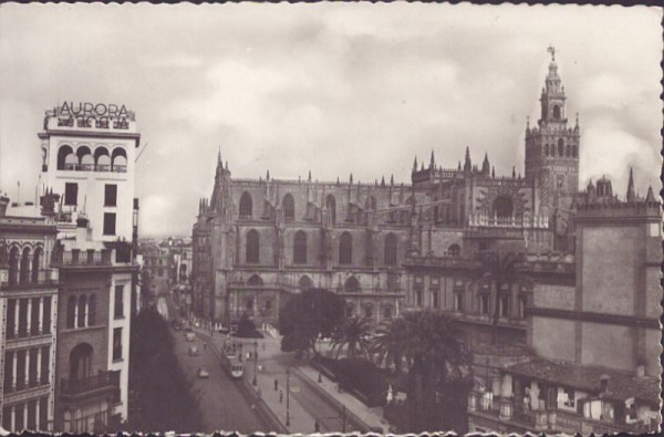 Catedral y Avenida de lose Antonio, Sevilla