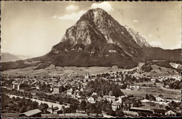 Glarus mit Vorderglärnisch (2337 m)