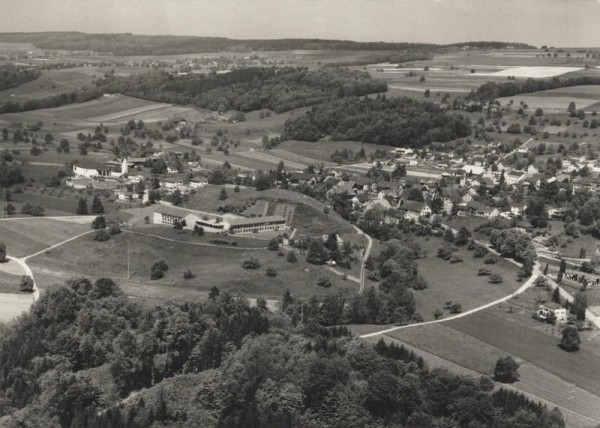 5444 Künten AG, Heiligkreuzkirche, Schulhaus Vorderseite