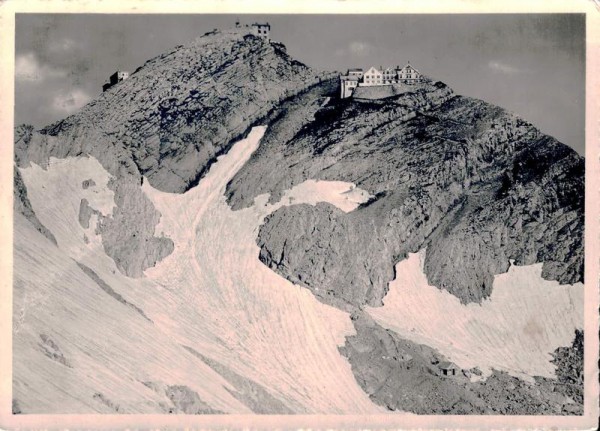 Säntis, Gasthaus, Wetterwarte und Schwebebahnstation mit Grossem Schnee Vorderseite