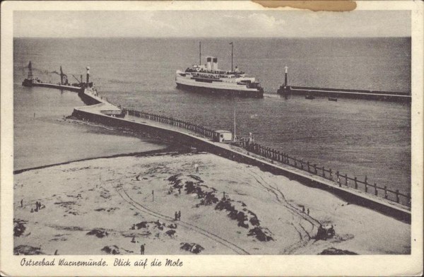 Ostseebad Warnemünde. Blick auf die Mole Vorderseite