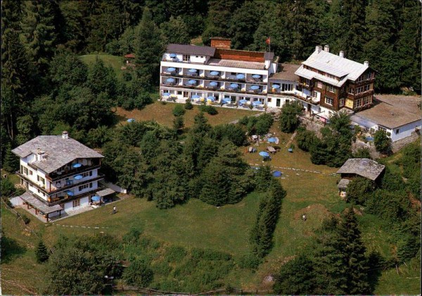 Flims Waldhaus, am Waldrand, Flugaufnahme Vorderseite