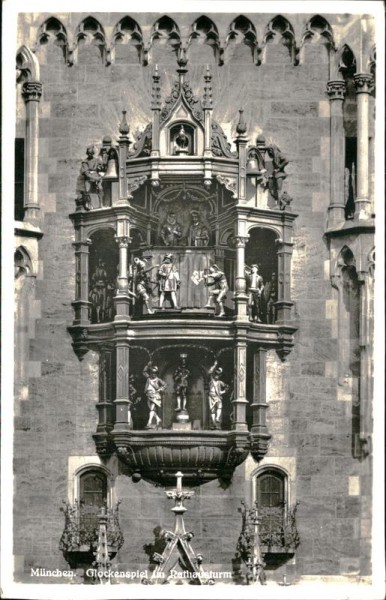 München/Glockenspiel im Rathausturm Vorderseite