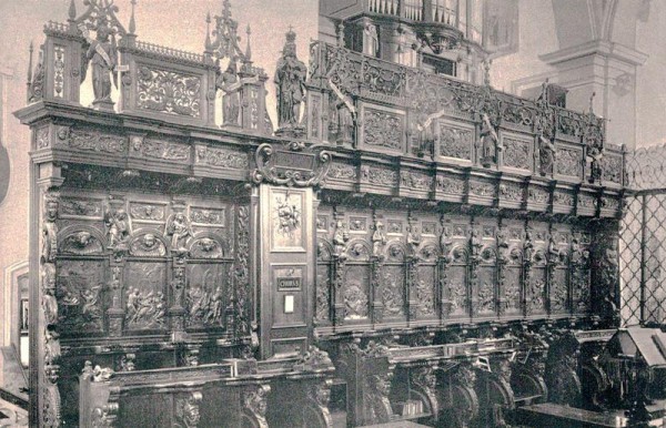 Chorgestühl in der Stiftskirche Beromünster Vorderseite