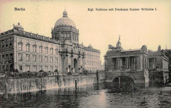 Berlin - Klg. Schloss mit Denkmmal Kaiser Wilhelm I. Vorderseite