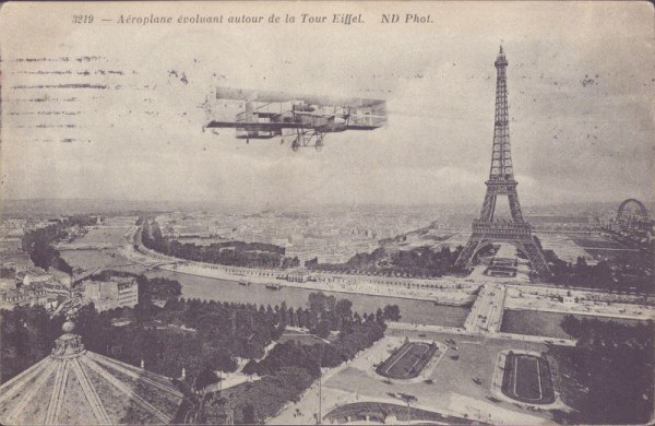 Flugzeug und Eiffelturm