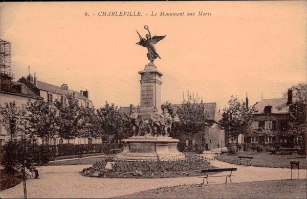 Charleville, Le Monument aux Morts Vorderseite