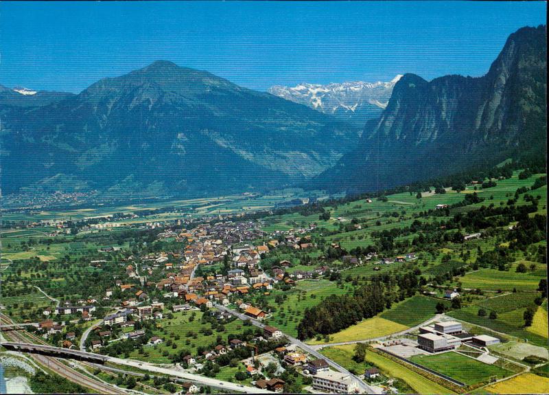 Zizers, Flugaufnahme mit dem Negativfilm | Graubünden Zizers, Flugaufnahme mit dem Negativfilm | Graubünden