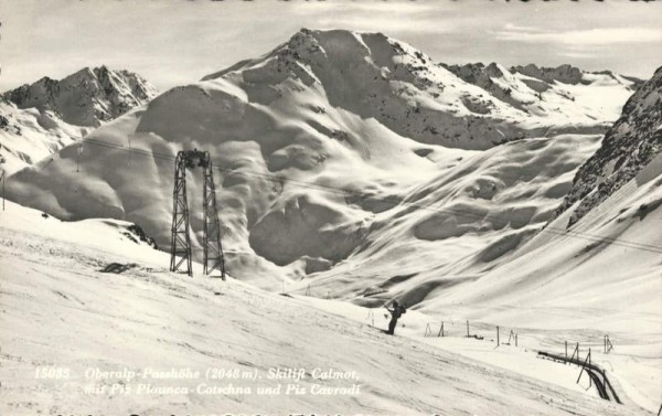 Oberalp-Passhöhe. Skilift Calmot mit Piz Plaunca-Cotschna und Piz Cavradi Vorderseite