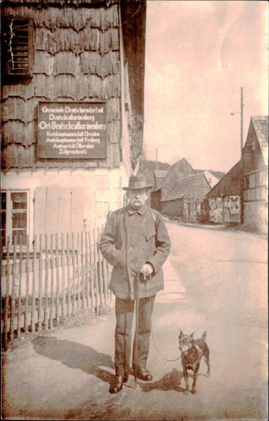 Deutschneudorf, Mann mit Hund Vorderseite