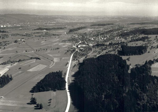 9562 Affeltrangen TG, Unterlangnau-Hauptstrasse/ Hintergrund: Weinfelden, Bürglen Vorderseite