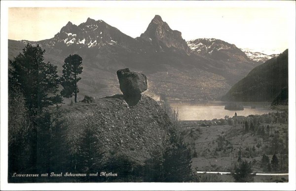 Lauerzersee mit Insel Schwanau und Mythen Vorderseite