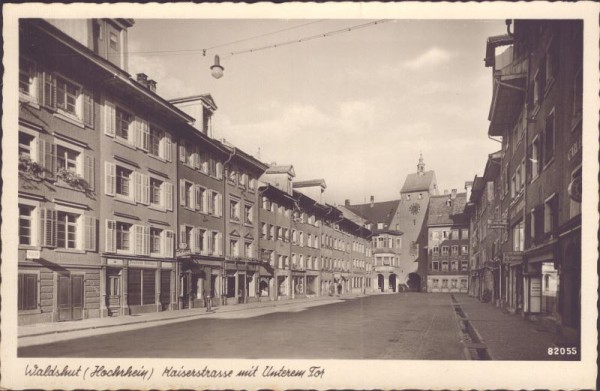 Waldshut (Hochrhein) Kaiserstrasse mit Unterem Tor