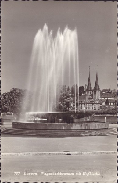 Luzern - Wagenbachbrunnen mit Hofkirche