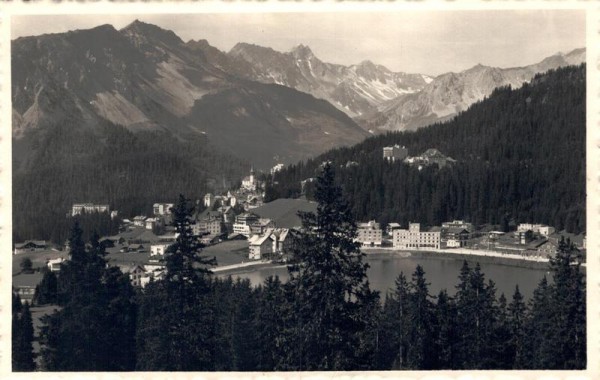 Arosa-Obersee mit Dorfkirche Vorderseite