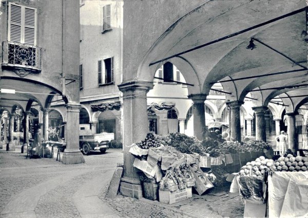 Lugano. Portici di Via Pessina Vorderseite