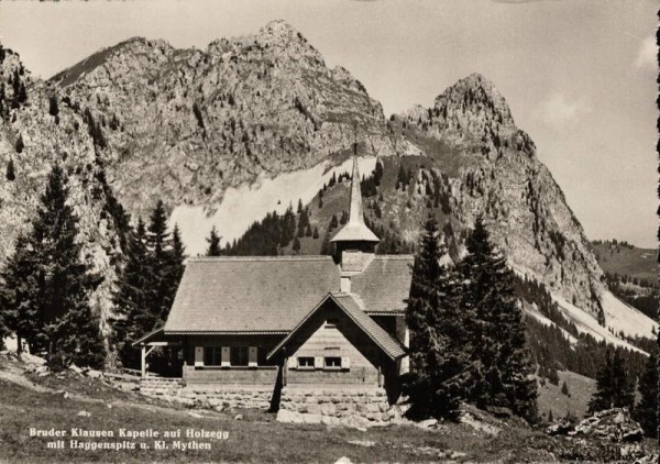 Bruder Klaus Kapelle auf Holzegg mit Haggenspitz u. Kl. Mythen Vorderseite