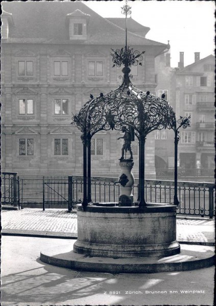 Zürich, Brunnen am Weinplatz Vorderseite