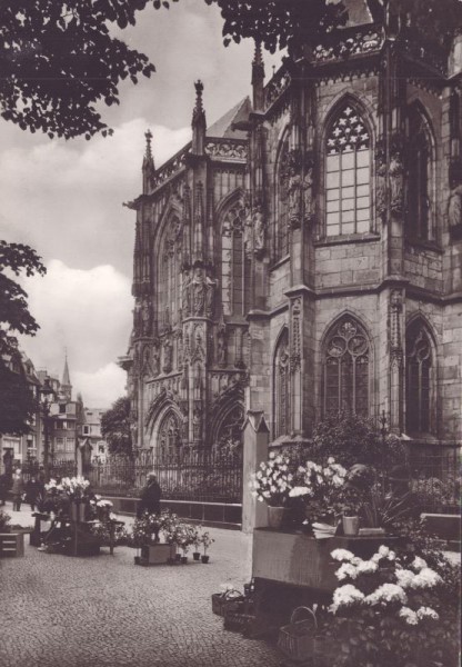 Bad Achen, Blumenmarkt am Dom