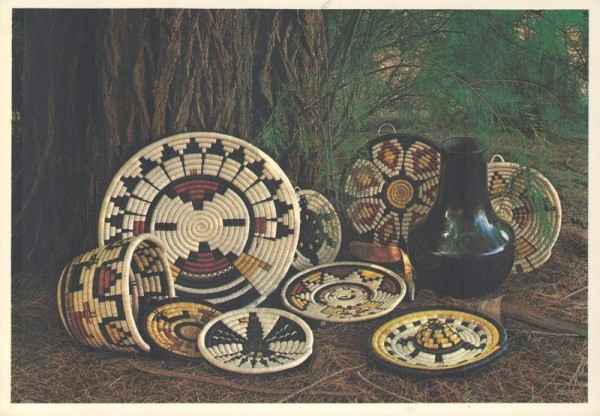 Hopi Coiled Baskets and Plaques Vorderseite