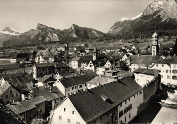 Maienfeld. Blick gegen Alvier, Fläscherberg, St. Luzisteig und Guschadörfli Vorderseite