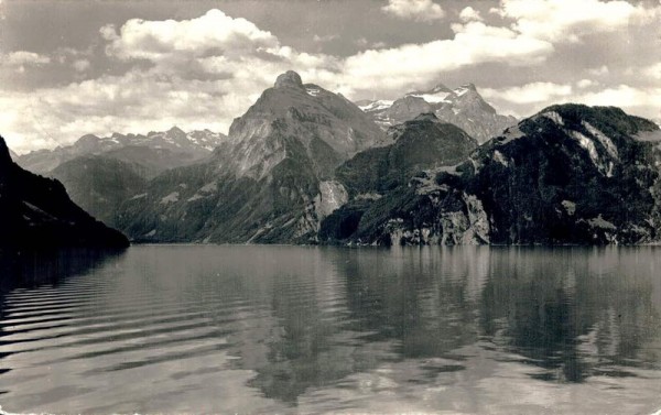 Vierwaldstättersee. Blick gegen Gitschen u. Urirotstock Vorderseite