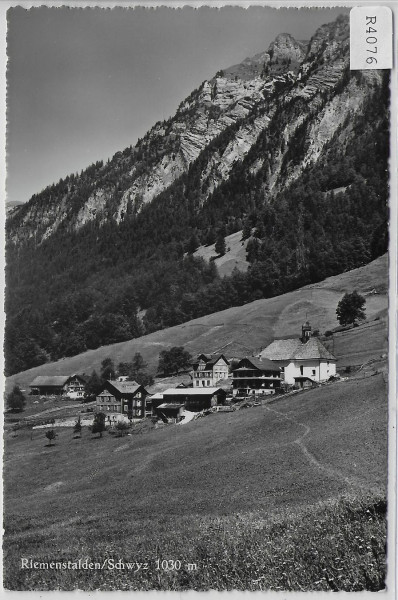Riemenstalden mit Kirche