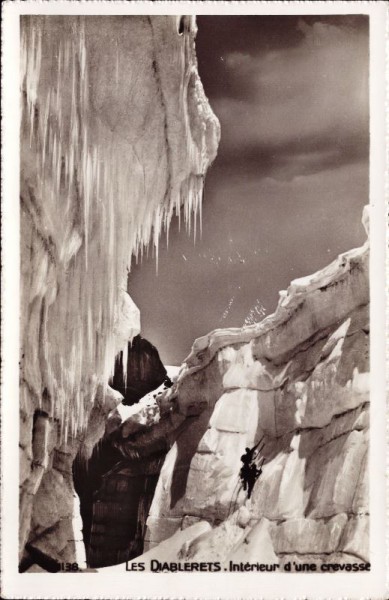 Les Diablerets. Intérieur d'une crevasse