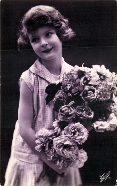 Mädchen mit Blumenstrauss Vorderseite