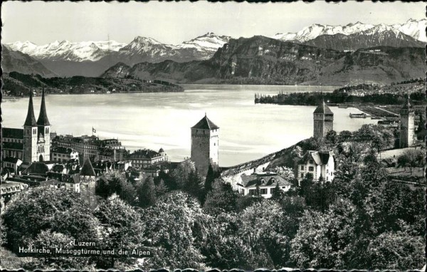 Luzern - Hofkirche Museggtürme und die Alpen Vorderseite