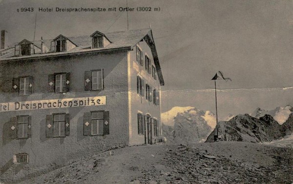 Hotel Dreisprachenspitze mit Ortler Vorderseite