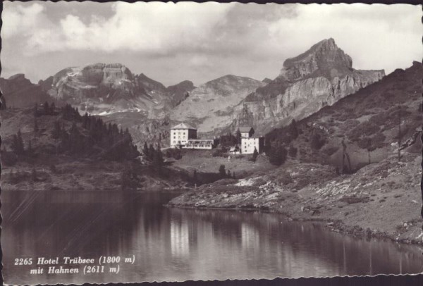 Hotel Trübsee (1800m) mit Hahnen (2611m)