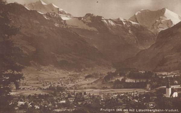 Frutigen (805 m) mit Lötschbergbahn-Viadukt Vorderseite