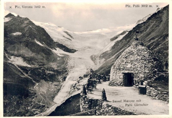 Sassal Masone mit Palü Gletscher. Restaurant Alp Grüm Vorderseite