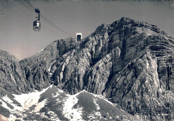 Säntis-Schwebebahn, kurz vor der Einfahrt in die Bergstation Vorderseite