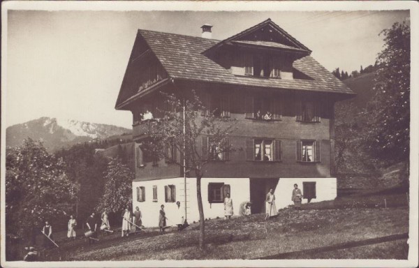 unbekanntes Haus mit Tätigen